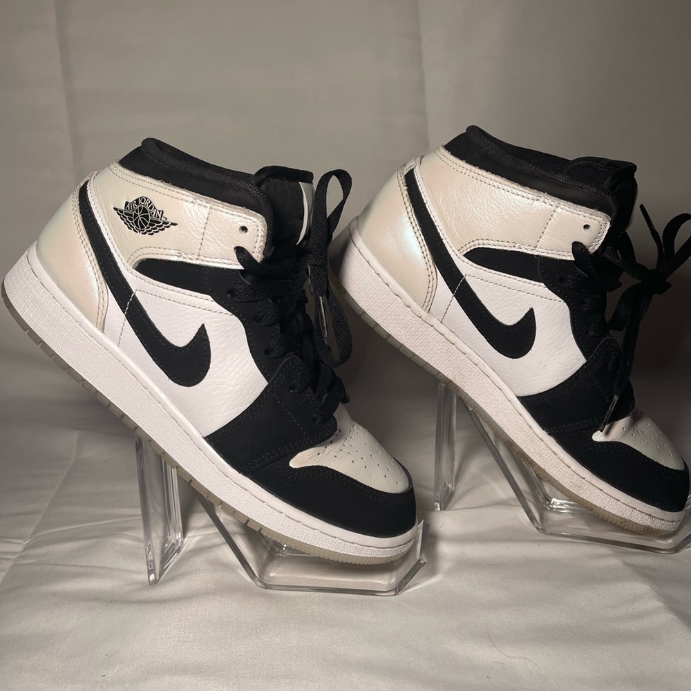 Size 5.5 GC Jordan 1 Mid
“Diamond Shorts” Colorway
No box